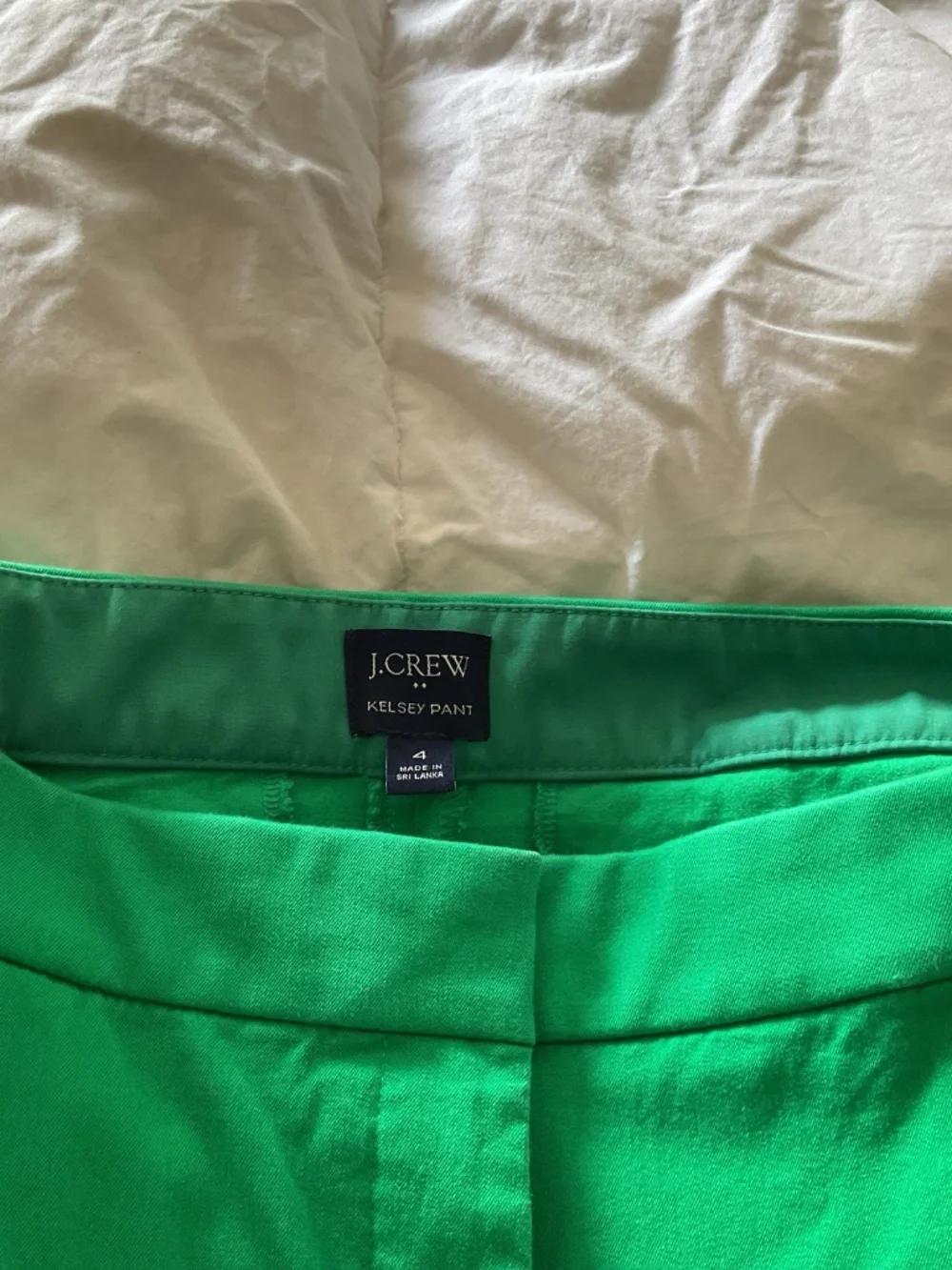 J.Crew Kelsey cropped pants in a gorgeous bright green, size 4.